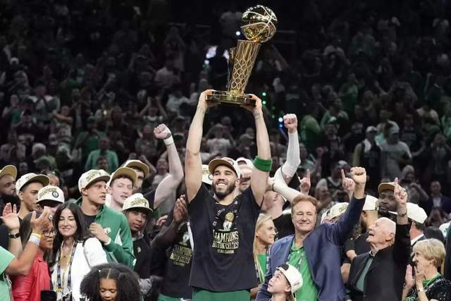NBA史上最强阵容：五位MVP球员的传奇